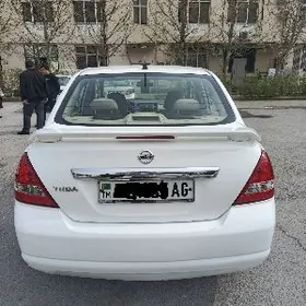 Nissan Tiida 2008