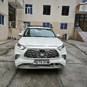 Toyota Highlander 2021