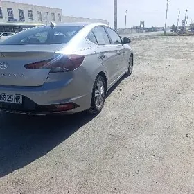 Hyundai Elantra 2020