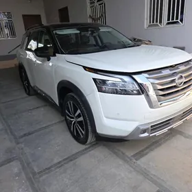 Nissan Pathfinder 2024