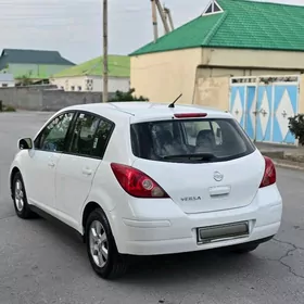 Nissan Versa 2012