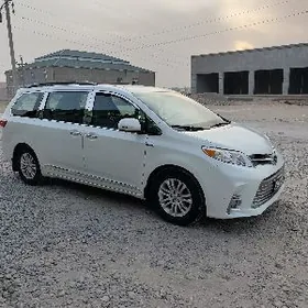 Toyota Sienna 2017