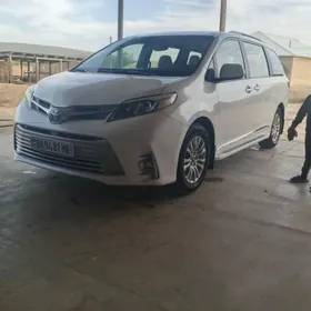 Toyota Sienna 2020