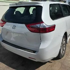 Toyota Sienna 2020
