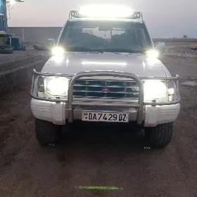 Mitsubishi Pajero 1993