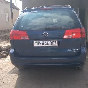 Toyota Sienna 2004
