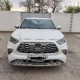 Toyota Highlander 2021