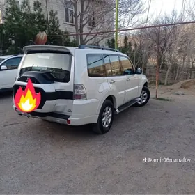 Mitsubishi Pajero 2014