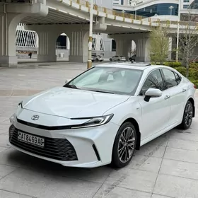 Toyota Camry Hybrid 2025