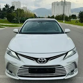 Toyota Camry 2021