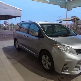 Toyota Sienna 2017