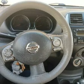 Nissan Versa 2011