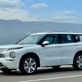 Mitsubishi Outlander 2025