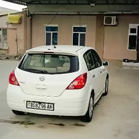 Nissan Tiida 2006