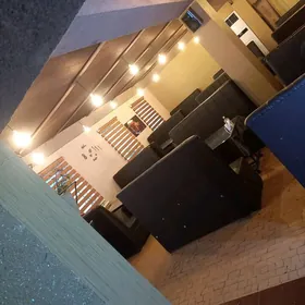 satlyk işläp duran kafe