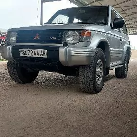 Mitsubishi Pajero 1993