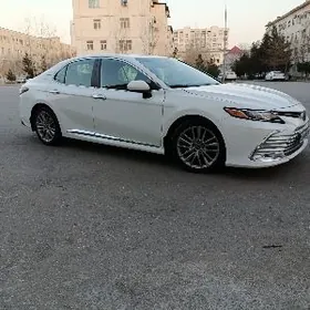 Toyota Camry 2021