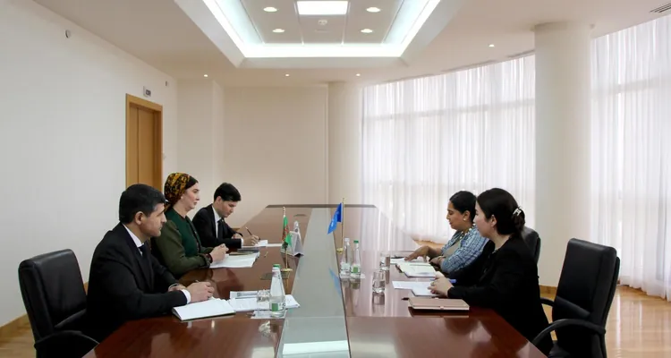 В МИД Туркменистана прошла встреча с представителем ЮНИСЕФ