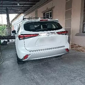 Toyota Highlander 2021