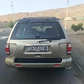 Nissan Pathfinder 2000