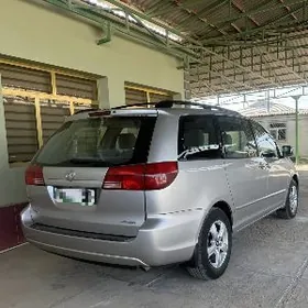 Toyota Sienna 2004