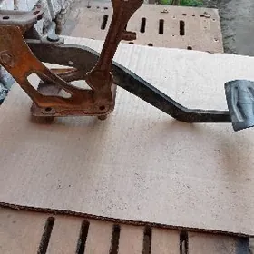 Педаль тормоза