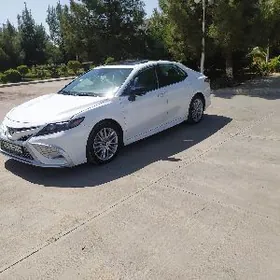 Toyota Camry 2021