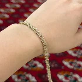 Gyzyl yerewan braslet