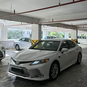 Toyota Camry 2021