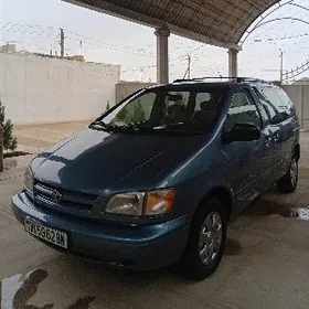 Toyota Sienna 2000