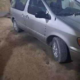 Toyota Sienna 2001