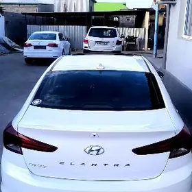 Hyundai Elantra 2020