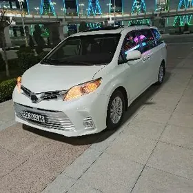 Toyota Sienna 2020
