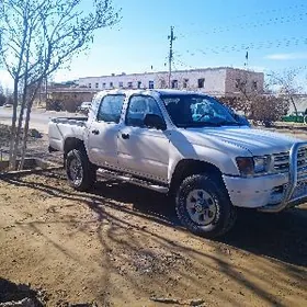 Toyota Hilux 2000
