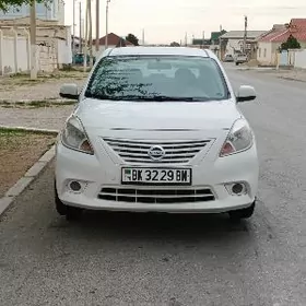 Nissan Versa 2012