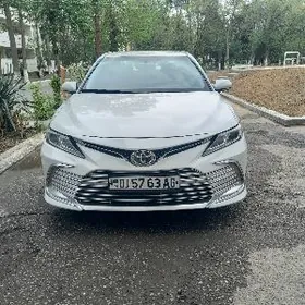 Toyota Camry 2021