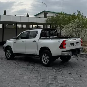Toyota Hilux 2024
