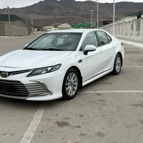 Toyota Camry 2021