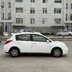 Nissan Tiida 2011