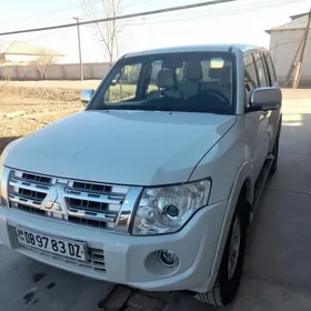 Mitsubishi Pajero 2015