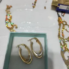 золотые серьги и кольцо