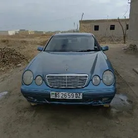 Mercedes-Benz E320 2001