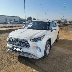 Toyota Highlander 2021