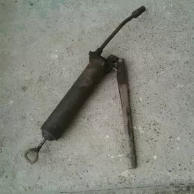 шприц для разных солидолов