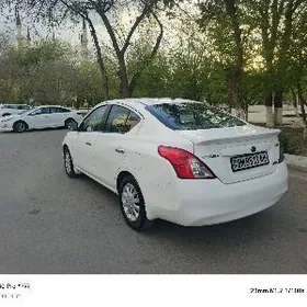 Nissan Versa 2012
