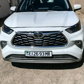 Toyota Highlander 2021