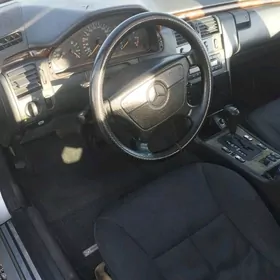 Mercedes-Benz E320 1997