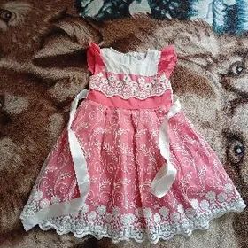 Розовое платье