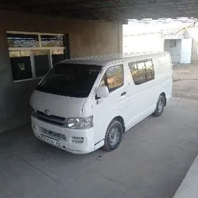 Toyota Hiace 2008