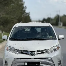 Toyota Sienna 2019